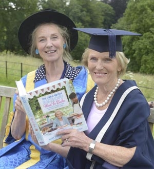 Mary Berry collects honorary degree
